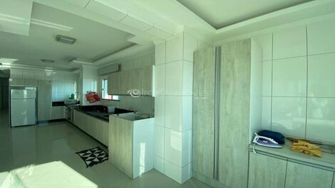 Apartment with 02 suites facing the street with a panoramic view.