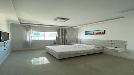 Apartment with 02 suites facing the street with a panoramic view.