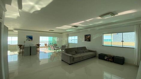 Apartment with 02 suites facing the street with a panoramic view.