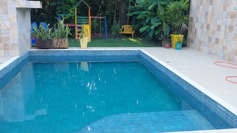 Hermosa casa a 600 metros de la playa en Riviera de São Lourenço