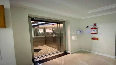 Lindo apartamento com 2 dormitórios na Meia Praia