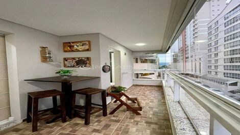 Lindo apartamento com 2 dormitórios na Meia Praia