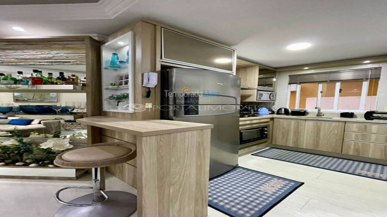 Apartamento para aluguel de temporada em Itapema (Meia Praia)