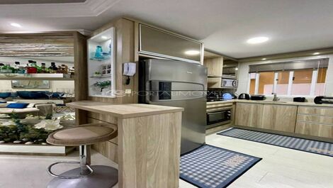 Lindo apartamento com 2 dormitórios na Meia Praia