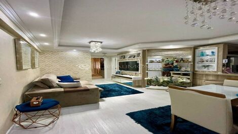 Lindo apartamento com 2 dormitórios na Meia Praia