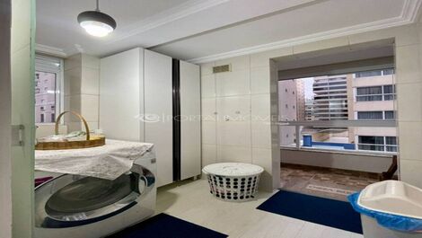 Lindo apartamento com 2 dormitórios na Meia Praia
