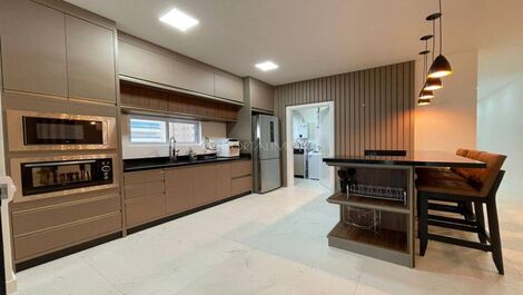 Golden Home - 3 suítes para Locação Temporada em Meia Praia/SC