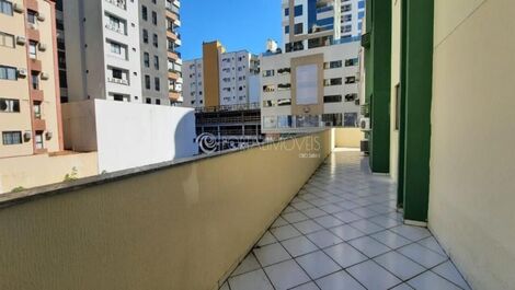 2 Bedrooms, 1 Suite for Seasonal Rental in Meia Praia