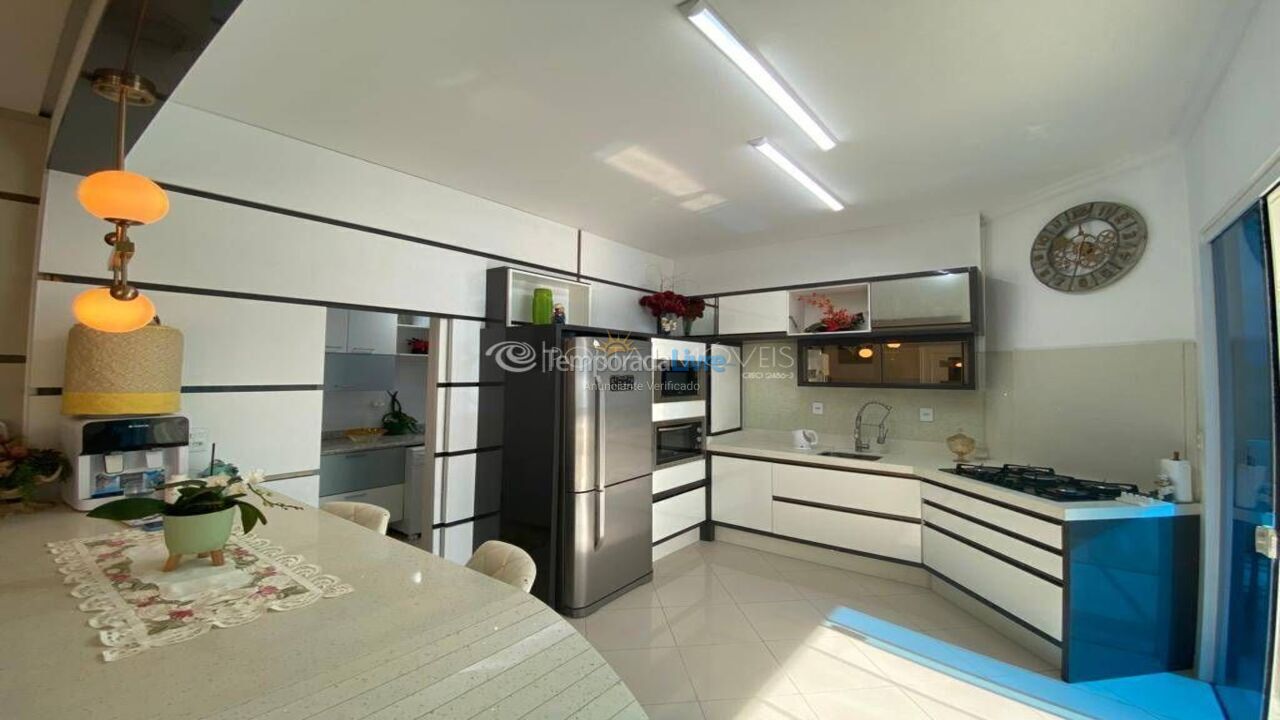 Apartamento para aluguel de temporada em Itapema (Meia Praia)