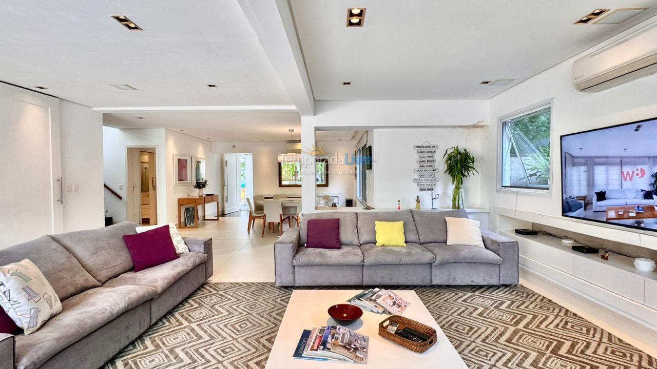 House for vacation rental in São Sebastião (Praia da Baleia)