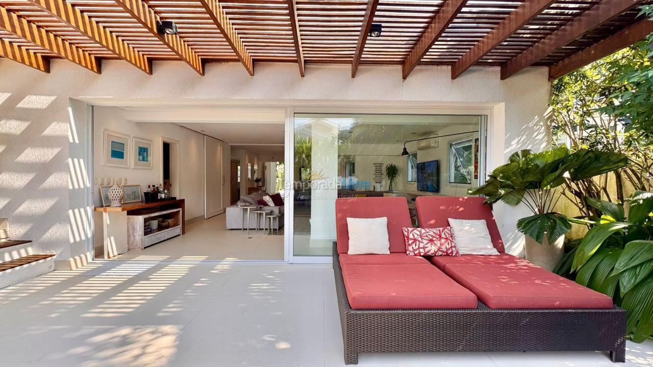 House for vacation rental in São Sebastião (Praia da Baleia)