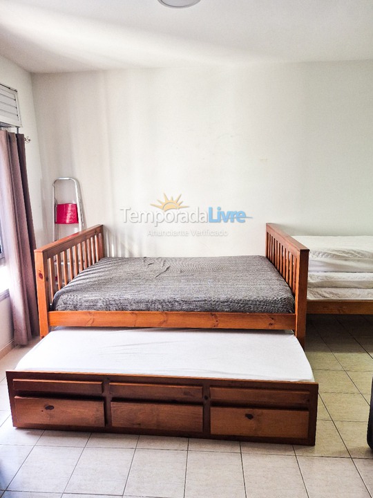 Apartamento para aluguel de temporada em Guarujá (Pitangueiras)