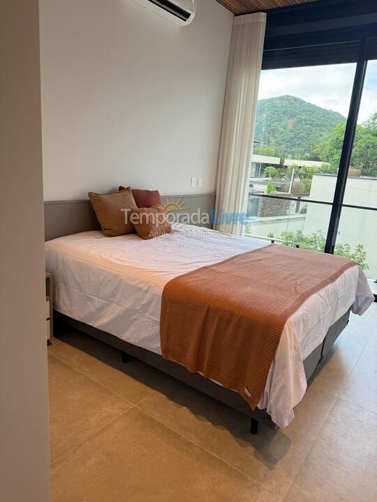 Casa para aluguel de temporada em São Sebastião (Praia da Baleia)