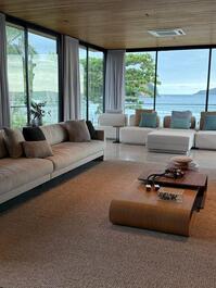 Casa linda na praia da baleia