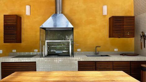 Réveillon Inesquecível na Praia da Baleia – Casa Disponível!