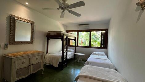 Réveillon Inesquecível na Praia da Baleia – Casa Disponível!