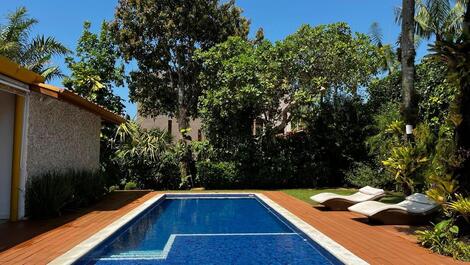 Réveillon Inesquecível na Praia da Baleia – Casa Disponível!