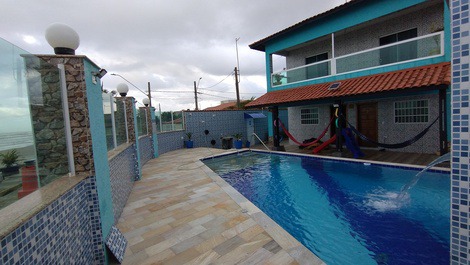 SOBRADO COM PISCINA, HIDRO E PRAINHA PÉ NA AREIA 😂⛱️🏊🏻