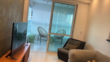 Sala de estar integrada com varanda