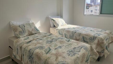 Quarto solteiro com 2 camas + auxiliares com suíte 