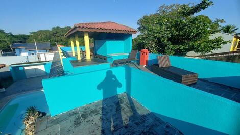 Hermosa Casa con Piscina y Salón de Juegos y Está Cerca de la Playa