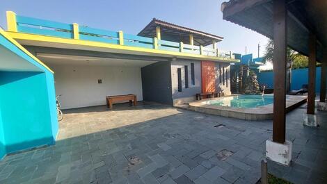 Hermosa Casa con Piscina y Salón de Juegos y Está Cerca de la Playa