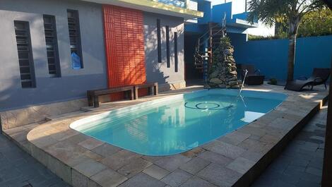 Hermosa Casa con Piscina y Salón de Juegos y Está Cerca de la Playa