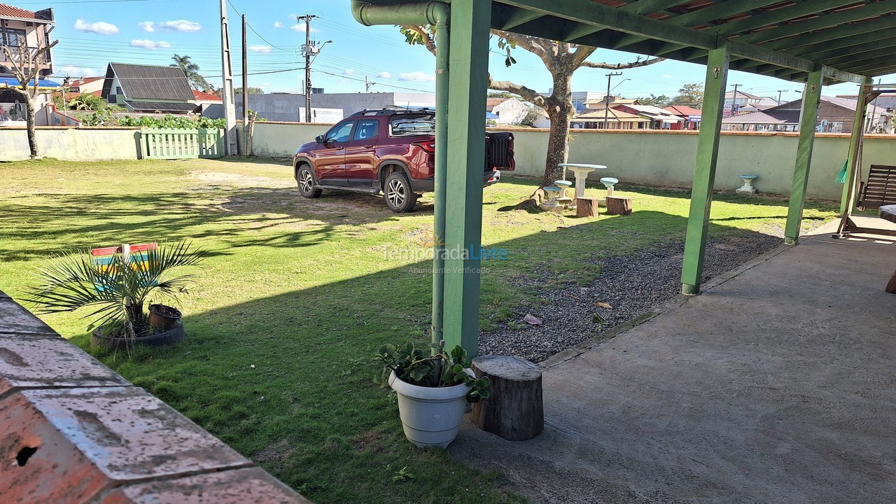 Casa para aluguel de temporada em São Francisco do Sul (Praia do Ervino)