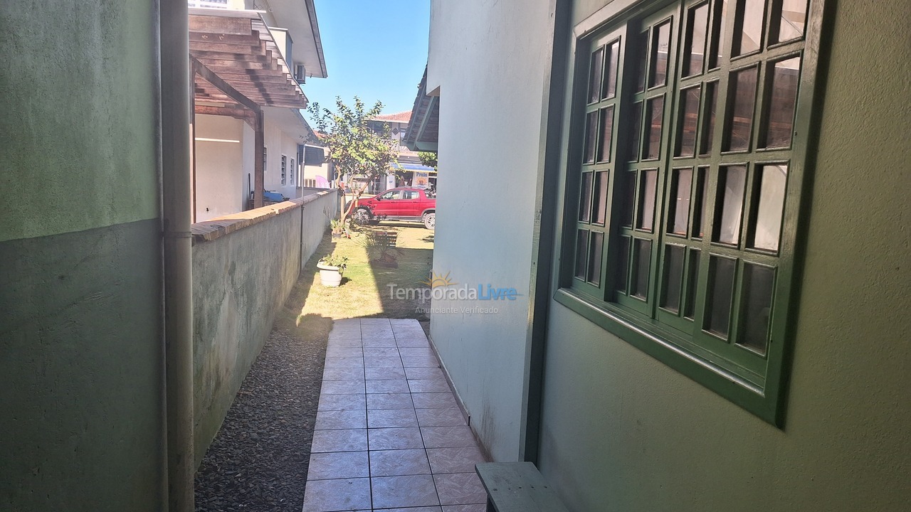 Casa para aluguel de temporada em São Francisco do Sul (Praia do Ervino)