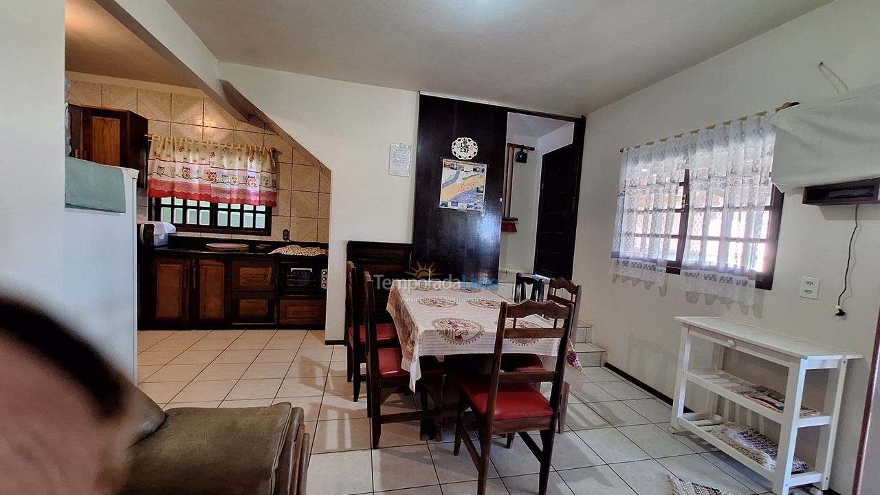 Casa para aluguel de temporada em São Francisco do Sul (Praia do Ervino)