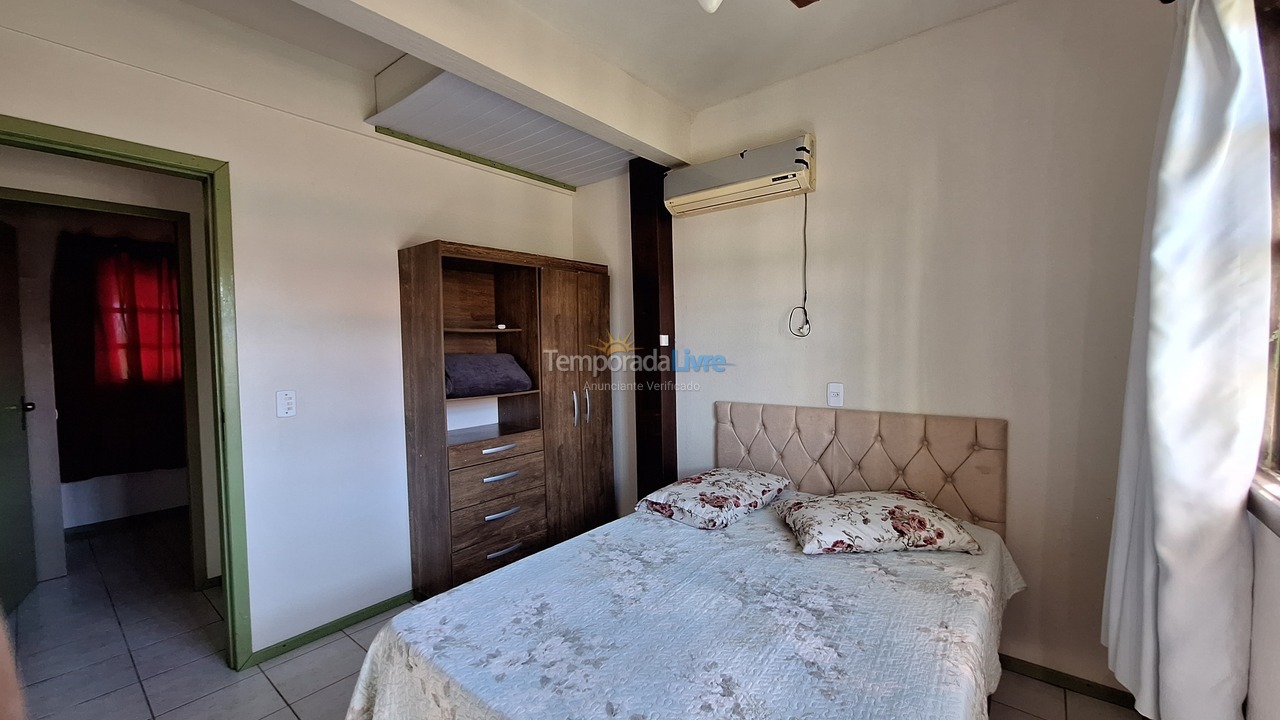 Casa para aluguel de temporada em São Francisco do Sul (Praia do Ervino)