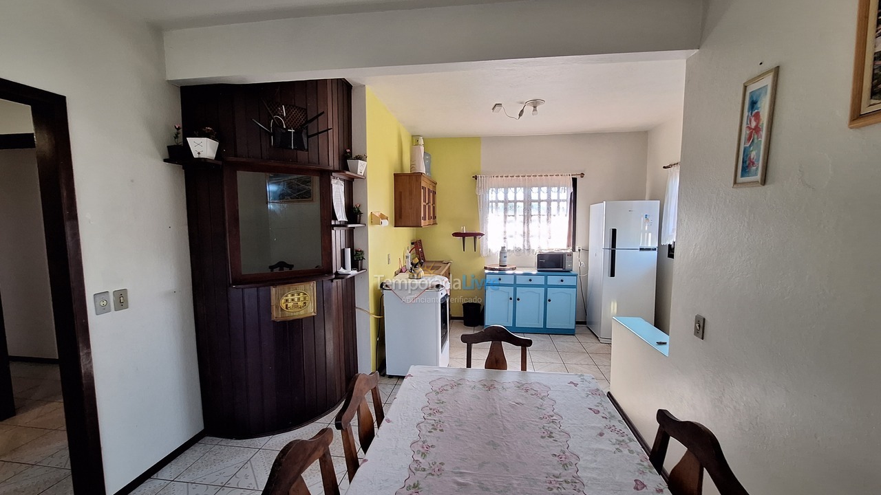 Casa para aluguel de temporada em São Francisco do Sul (Praia do Ervino)