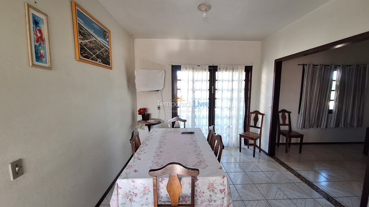 Casa para aluguel de temporada em São Francisco do Sul (Praia do Ervino)