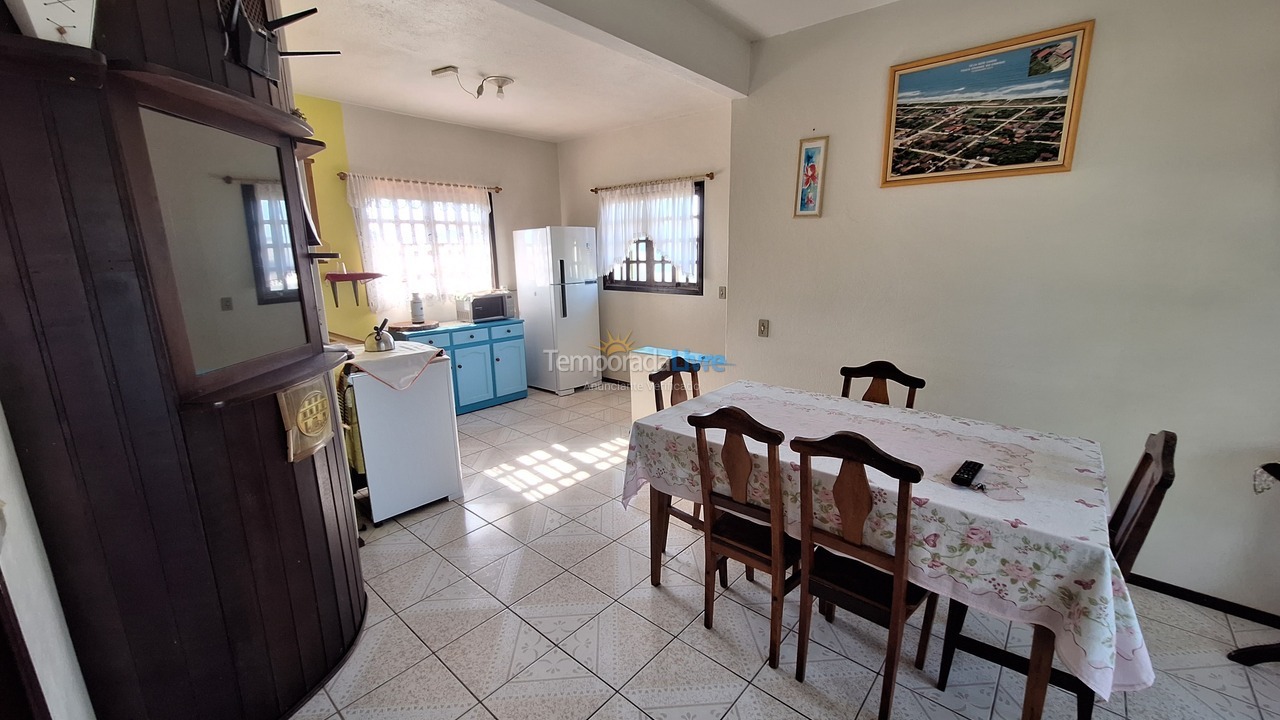 Casa para aluguel de temporada em São Francisco do Sul (Praia do Ervino)