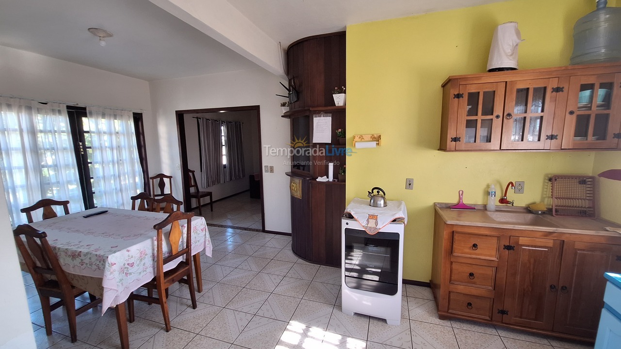 Casa para aluguel de temporada em São Francisco do Sul (Praia do Ervino)