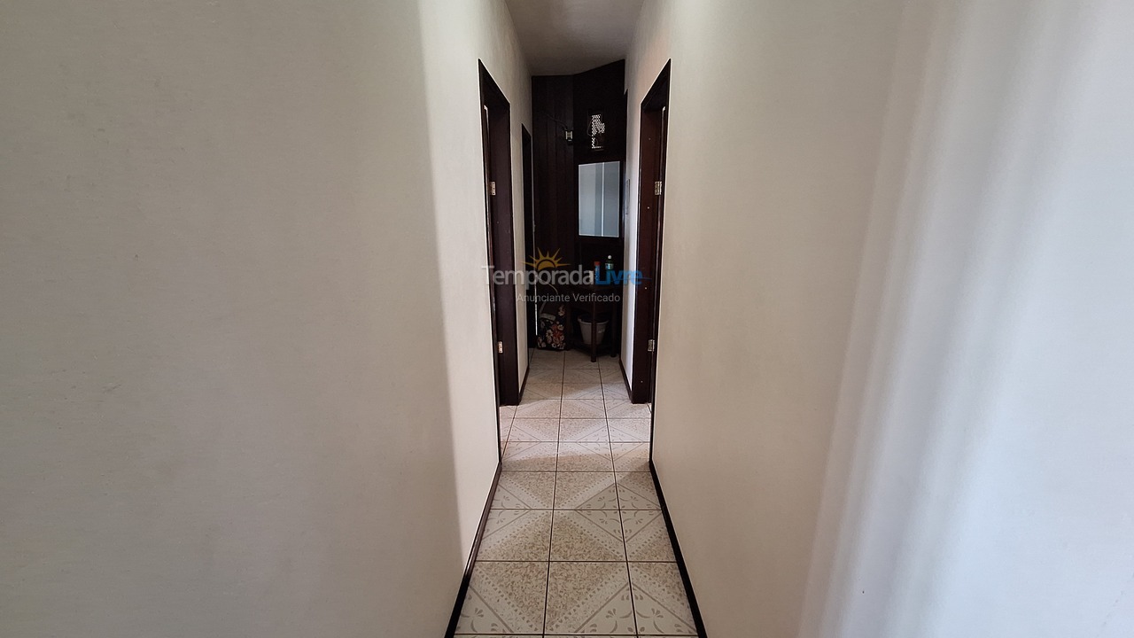 Casa para aluguel de temporada em São Francisco do Sul (Praia do Ervino)