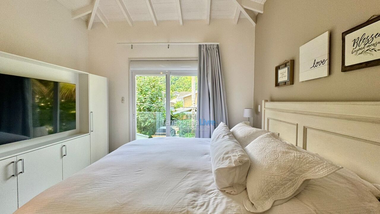 Casa para alquiler de vacaciones em São Sebastião (Praia da Baleia)