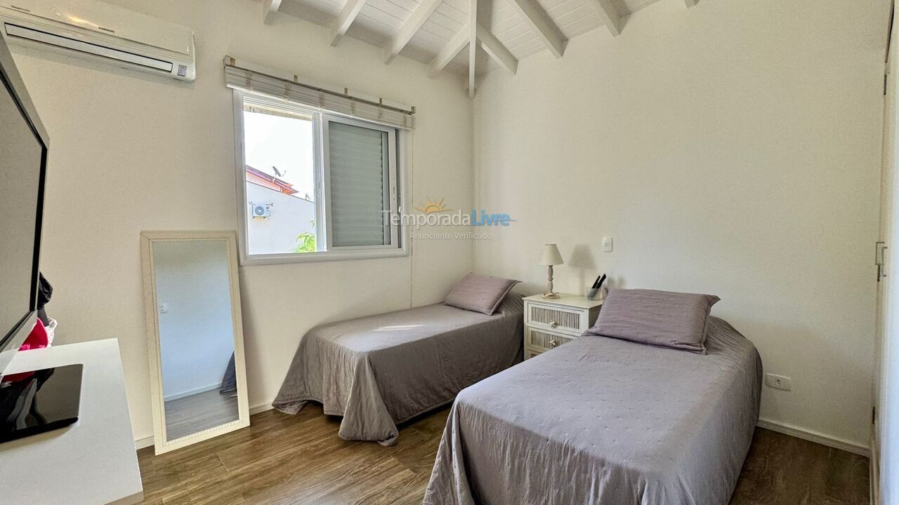 Casa para alquiler de vacaciones em São Sebastião (Praia da Baleia)