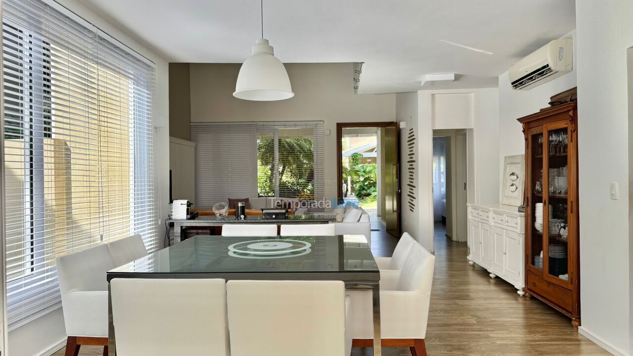 Casa para alquiler de vacaciones em São Sebastião (Praia da Baleia)