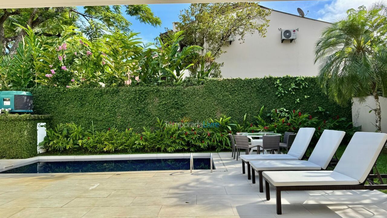 Casa para alquiler de vacaciones em São Sebastião (Praia da Baleia)