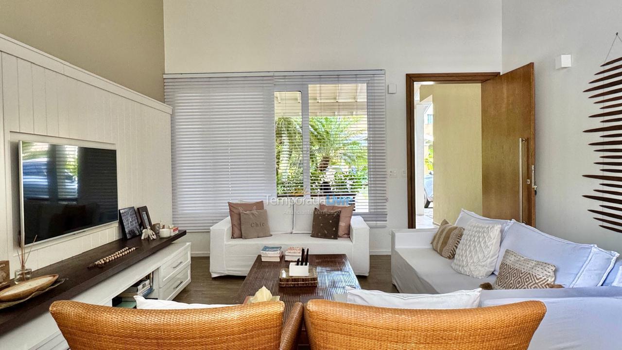 Casa para alquiler de vacaciones em São Sebastião (Praia da Baleia)