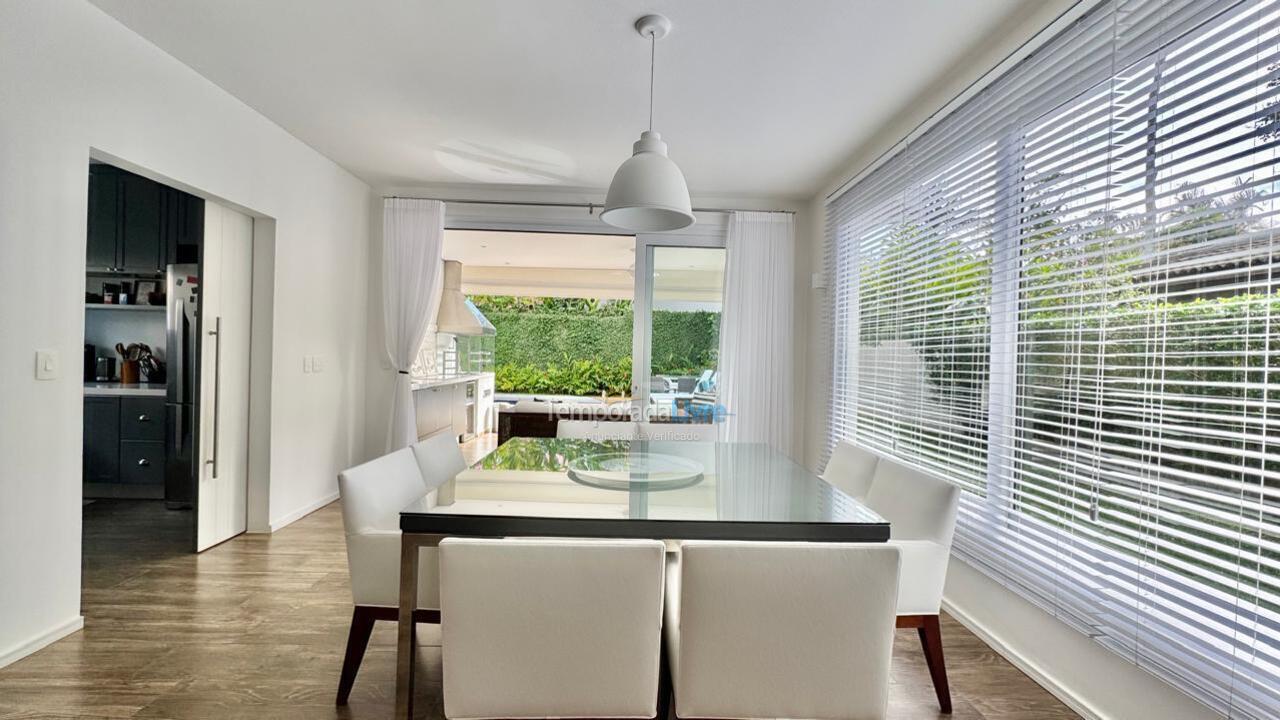 Casa para alquiler de vacaciones em São Sebastião (Praia da Baleia)