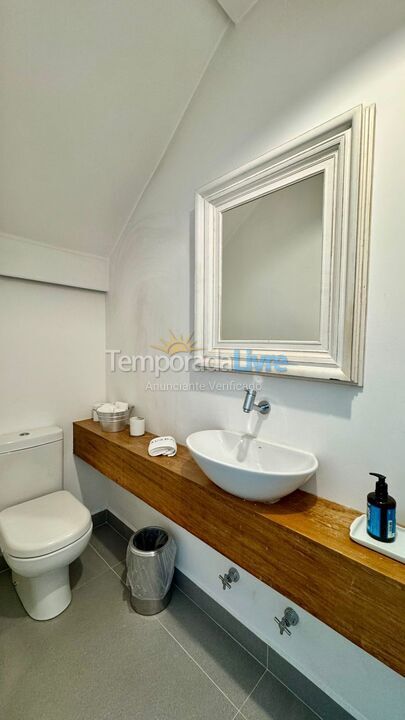 Casa para aluguel de temporada em São Sebastião (Praia da Baleia)