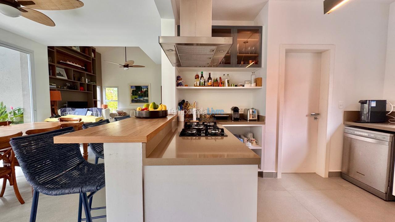 Casa para aluguel de temporada em São Sebastião (Praia da Baleia)