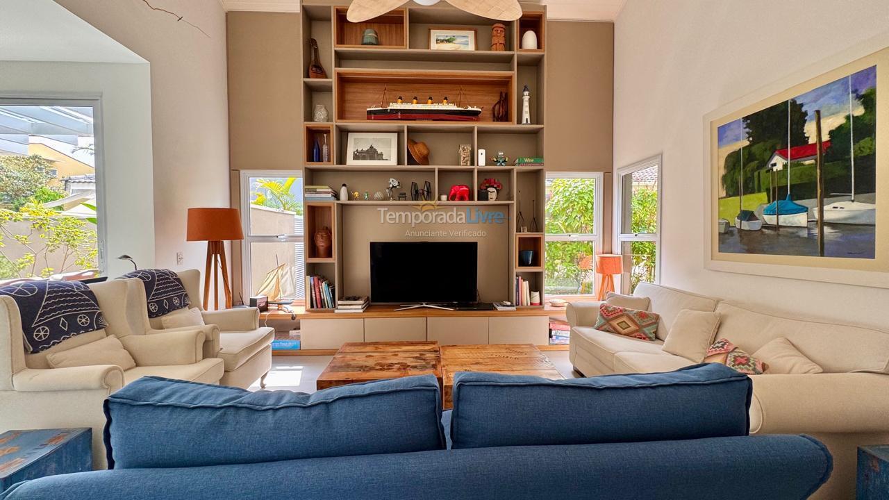 Casa para aluguel de temporada em São Sebastião (Praia da Baleia)