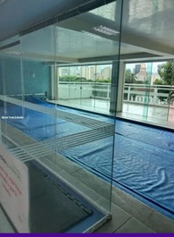 Piscina coberta e aquecida