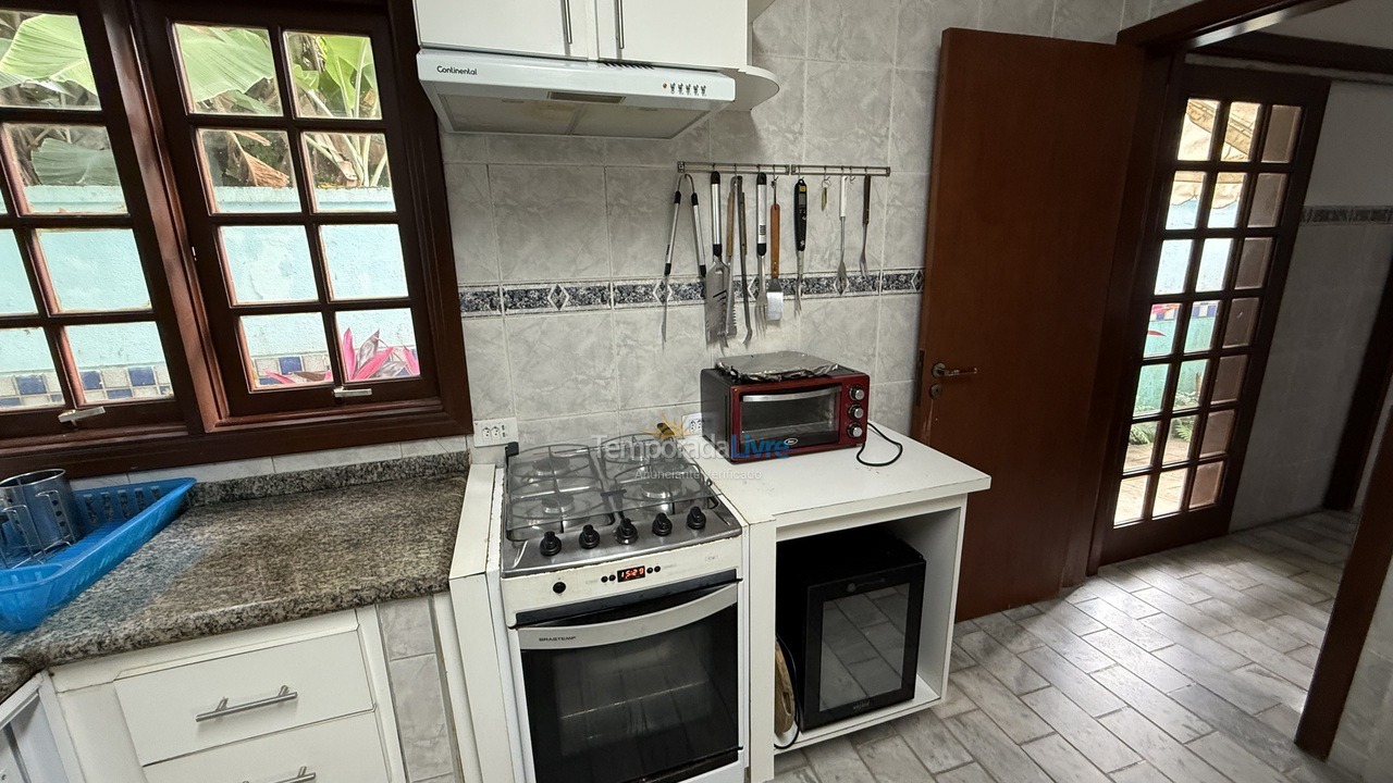 Casa para aluguel de temporada em Guarujá (Praia do Pernambuco)