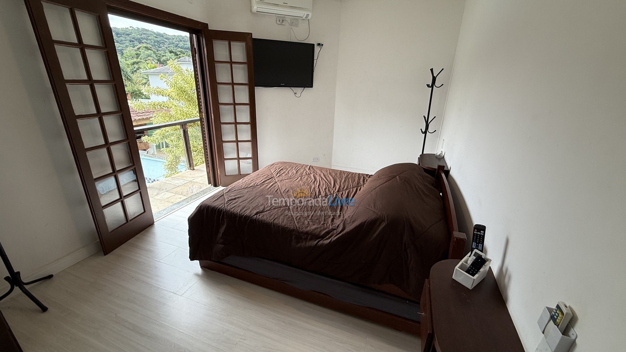 Casa para aluguel de temporada em Guarujá (Praia do Pernambuco)