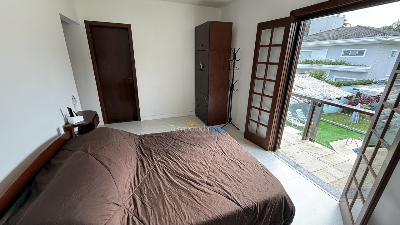 Casa para aluguel de temporada em Guarujá (Praia do Pernambuco)