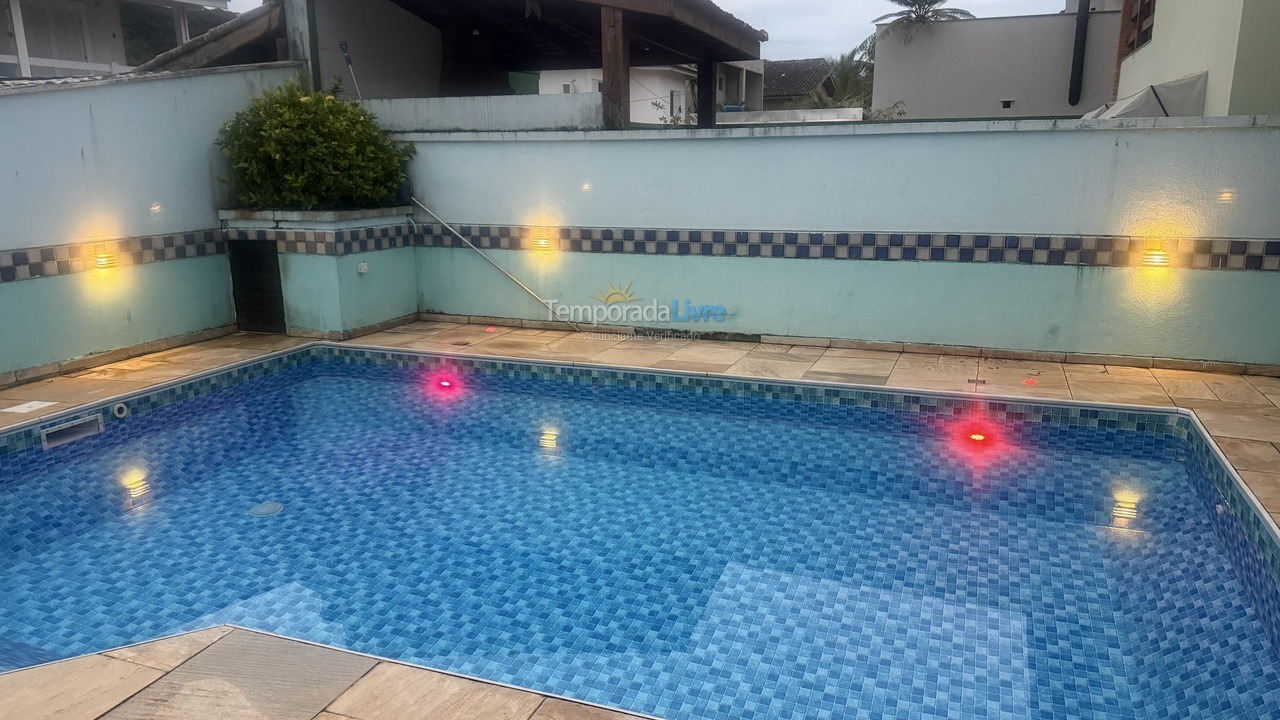 Casa para aluguel de temporada em Guarujá (Praia do Pernambuco)